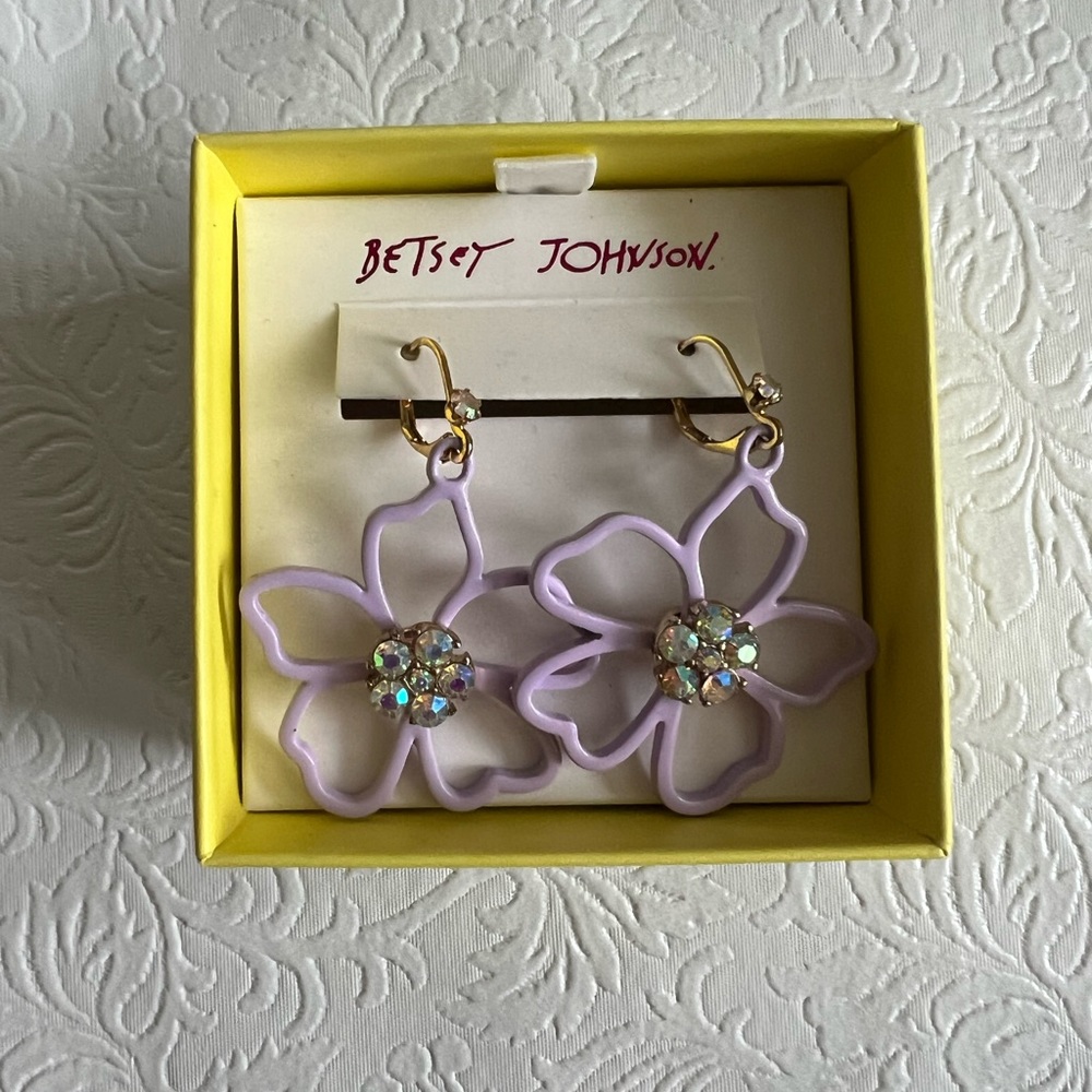 Betsey Johnson OPEN FLOWER DANGLE EARRINGS
